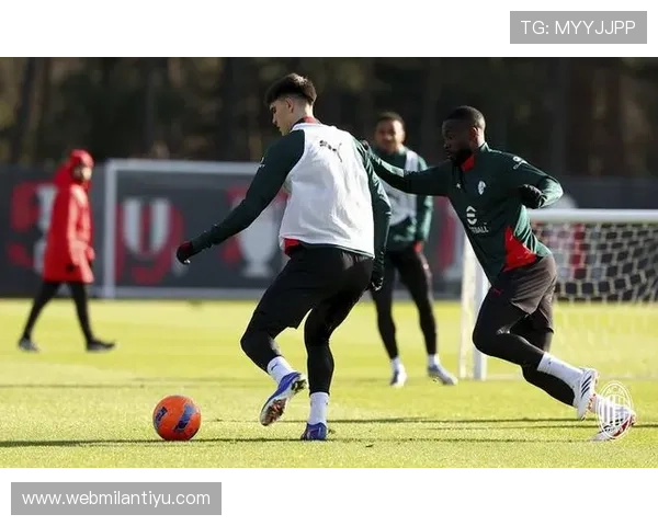 利用ac 米兰官网掌握球队训练安排和教练团队信息